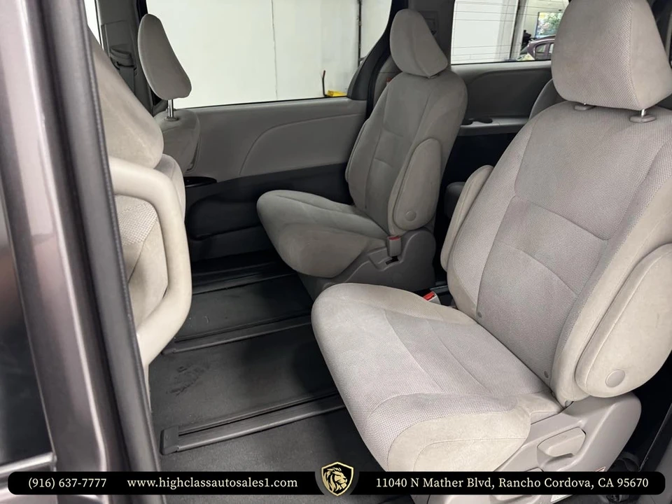 2020 Toyota Sienna 3rd Gen - Image 19 of 21