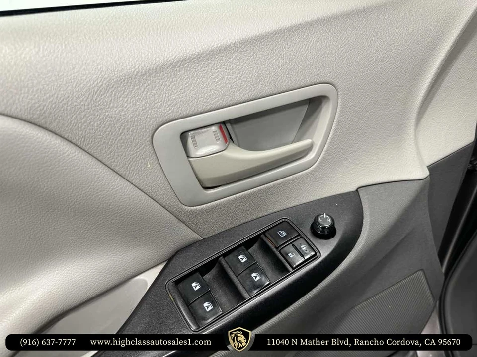 2020 Toyota Sienna 3rd Gen - Image 14 of 21