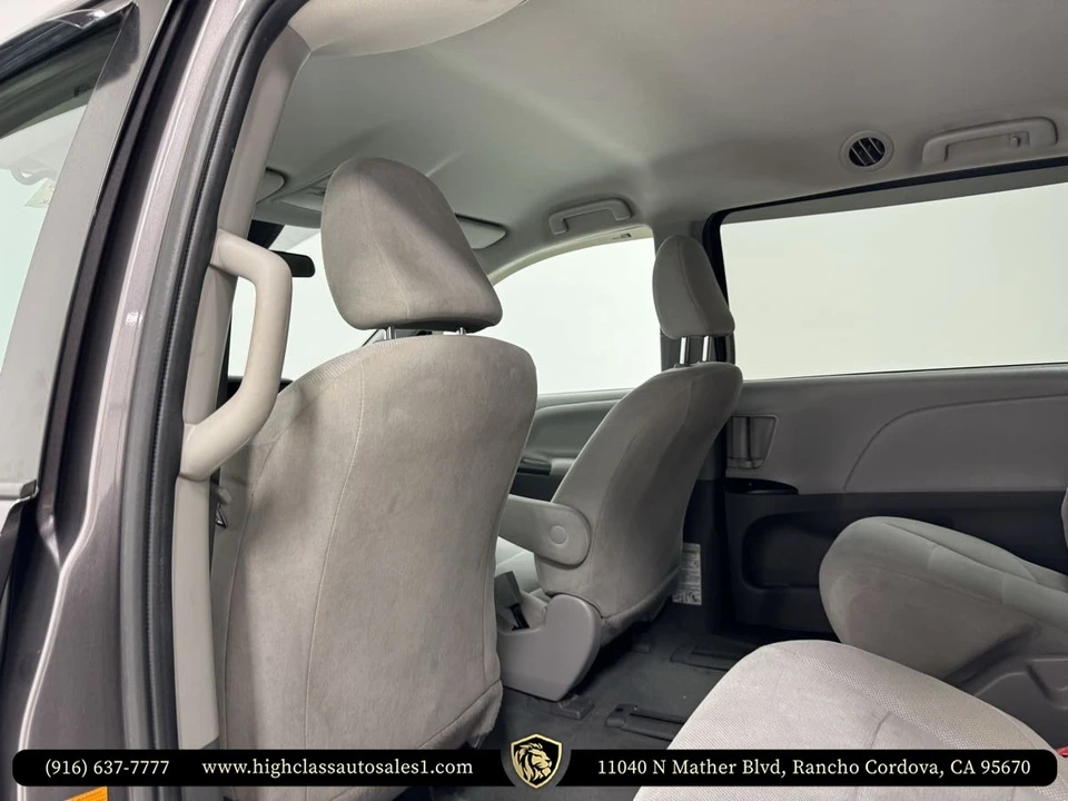 2020 Toyota Sienna 3rd Gen - Image 20 of 21