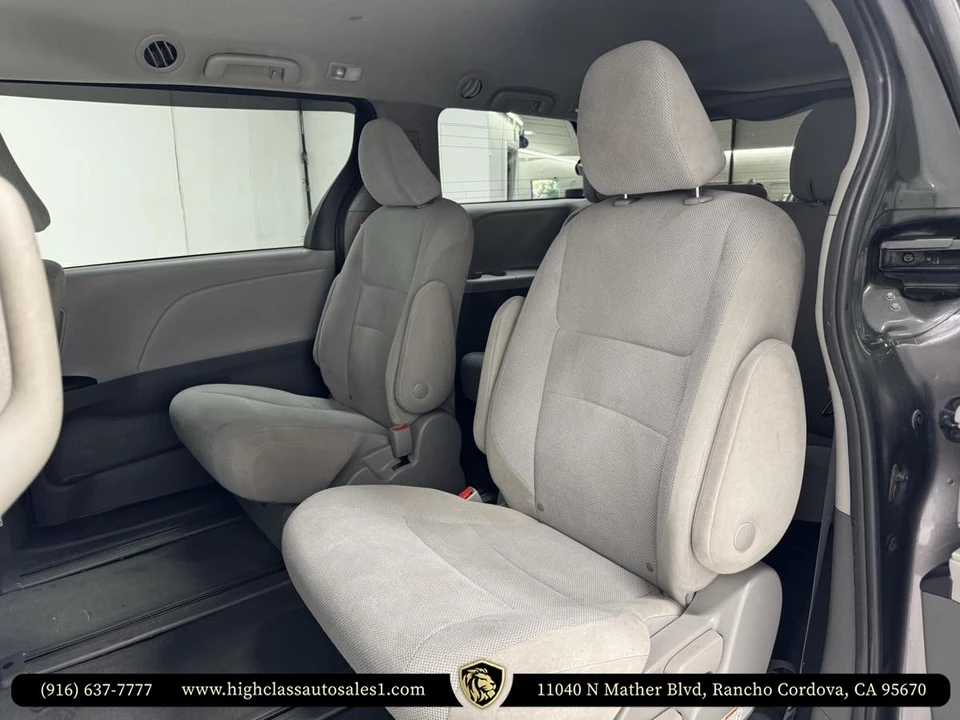 2020 Toyota Sienna 3rd Gen - Image 18 of 21