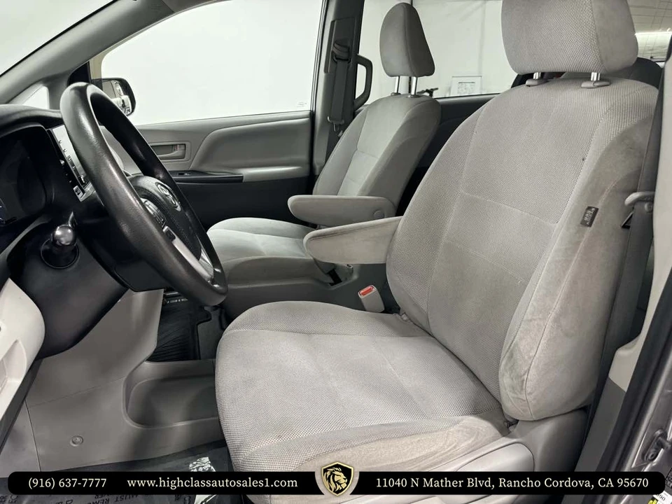 2020 Toyota Sienna 3rd Gen - Image 17 of 21