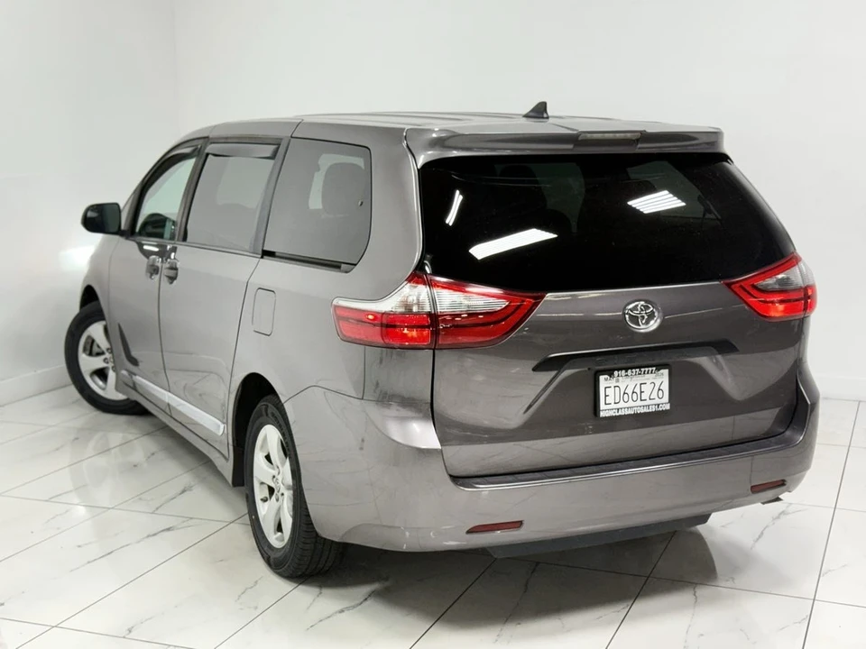 2020 Toyota Sienna 3rd Gen - Image 8 of 21