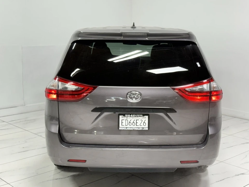 2020 Toyota Sienna 3rd Gen - Image 10 of 21