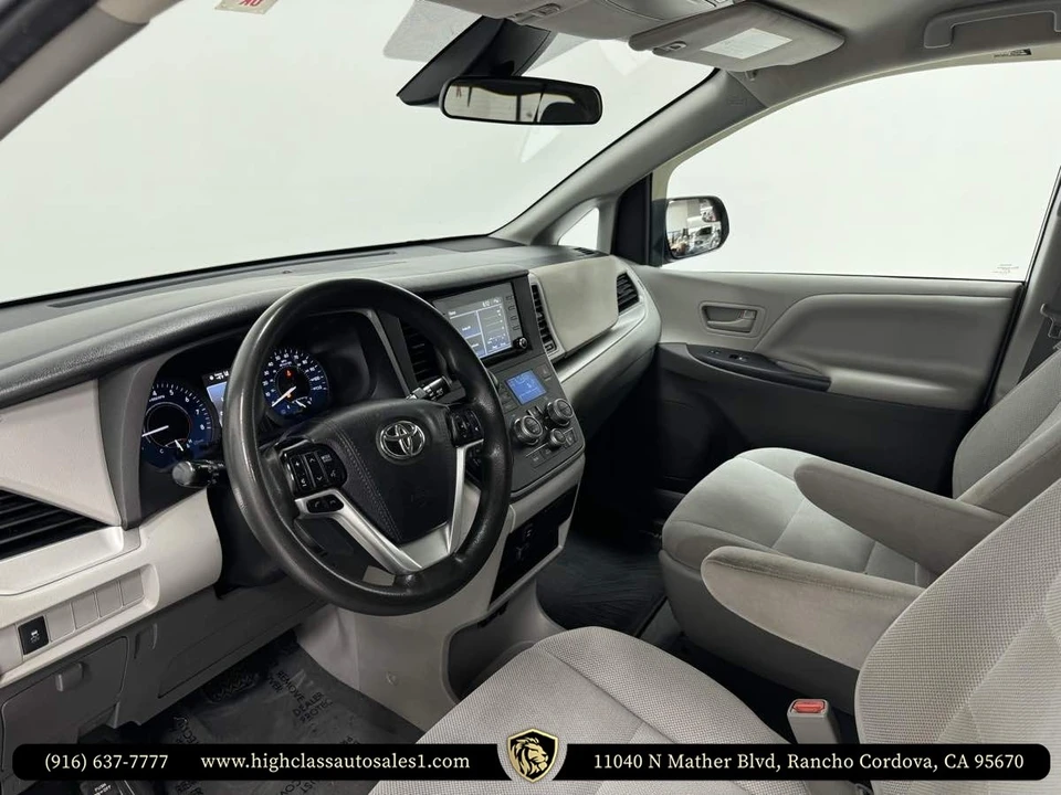 2020 Toyota Sienna 3rd Gen - Image 15 of 21