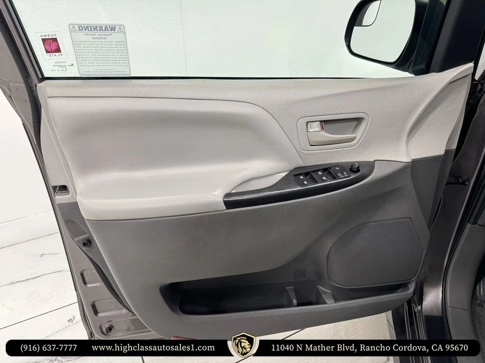 2020 Toyota Sienna 3rd Gen - Image 13 of 21