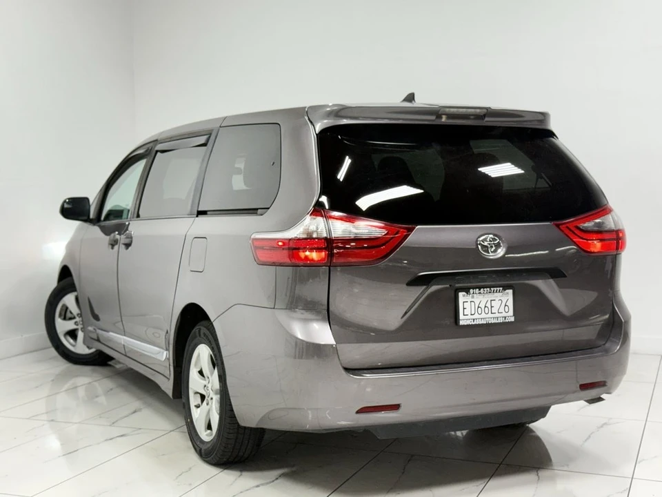 2020 Toyota Sienna 3rd Gen - Image 7 of 21