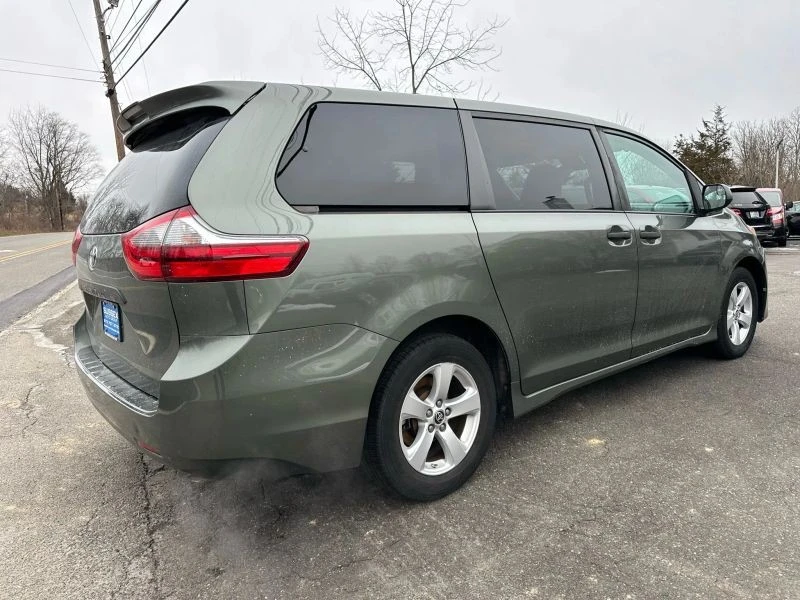 2020 Toyota Sienna 3rd Gen - Image 6 of 12
