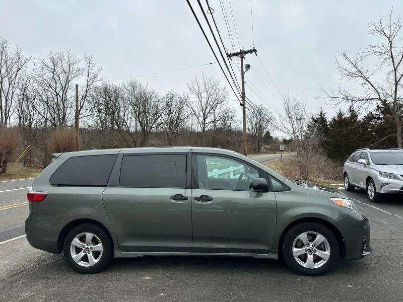 2020 Toyota Sienna 3rd Gen - Image 8 of 12