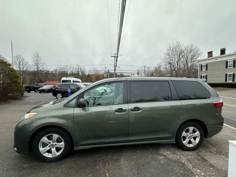 2020 Toyota Sienna 3rd Gen - Image 7 of 12