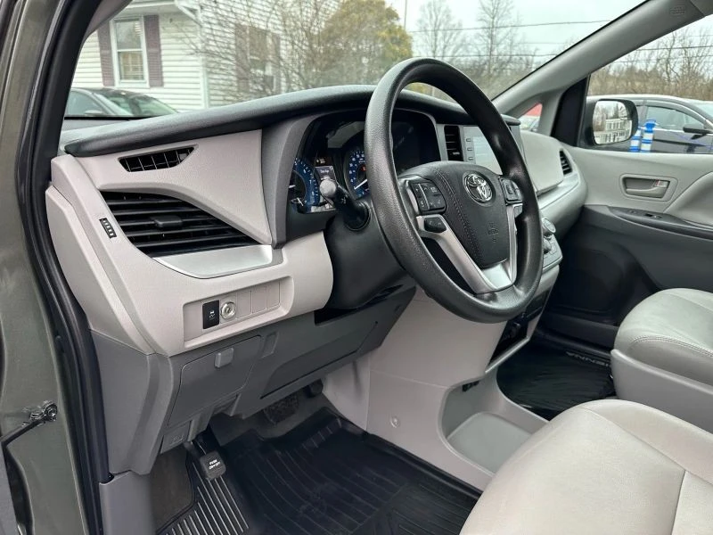 2020 Toyota Sienna 3rd Gen - Image 10 of 12