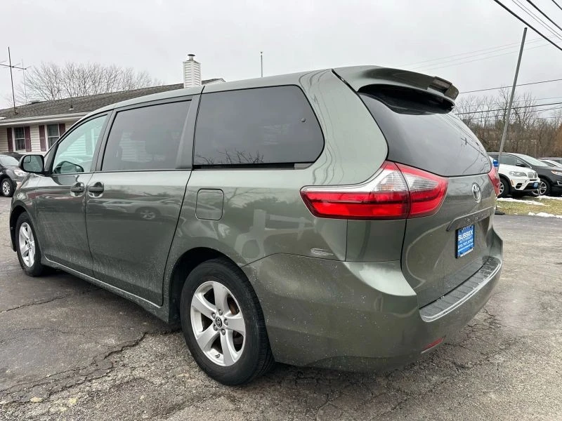 2020 Toyota Sienna 3rd Gen - Image 4 of 12