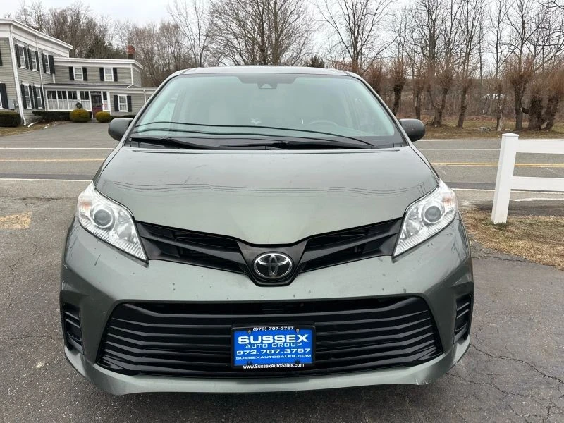 2020 Toyota Sienna 3rd Gen - Image 2 of 12