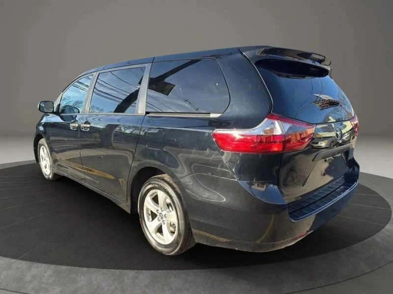 2020 Toyota Sienna 3rd Gen - Image 7 of 12