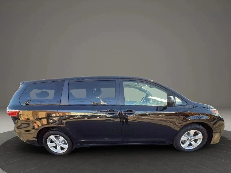 2020 Toyota Sienna 3rd Gen - Image 4 of 12