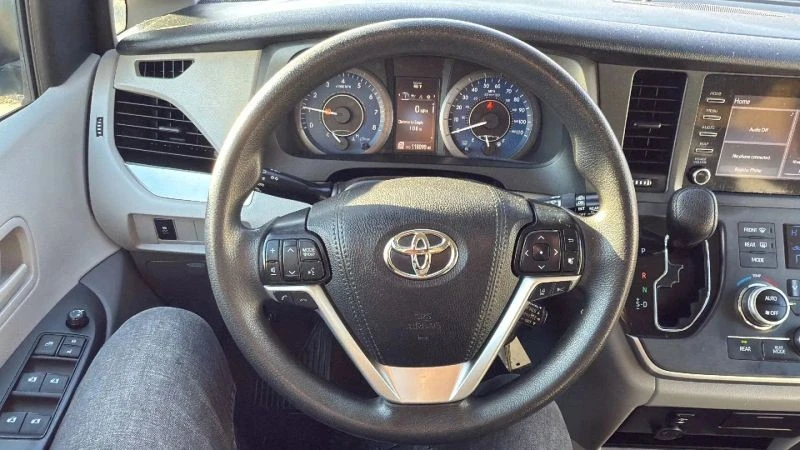 2020 Toyota Sienna 3rd Gen - Image 10 of 12