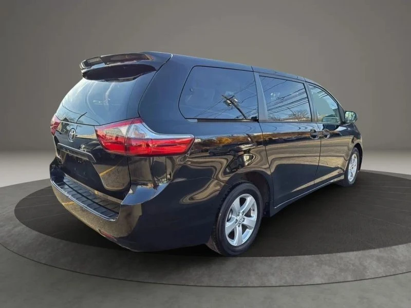 2020 Toyota Sienna 3rd Gen - Image 5 of 12