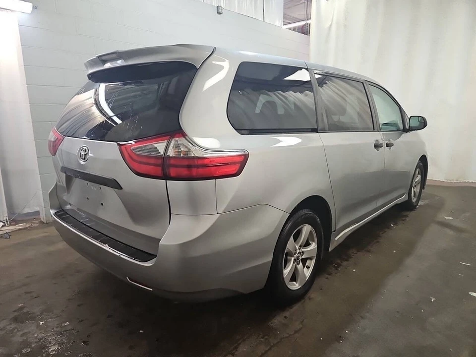 2020 Toyota Sienna 3rd Gen - Image 2 of 6