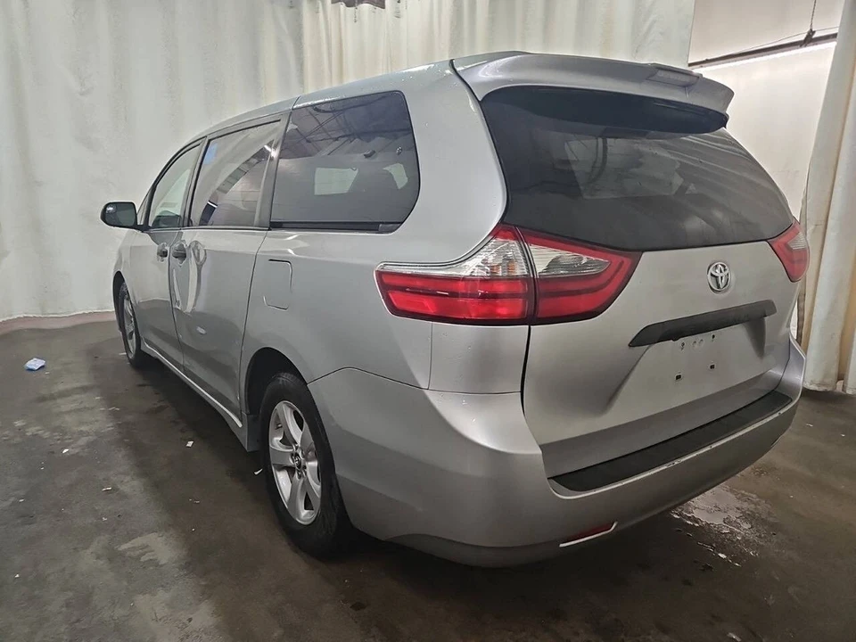 2020 Toyota Sienna 3rd Gen - Image 3 of 6