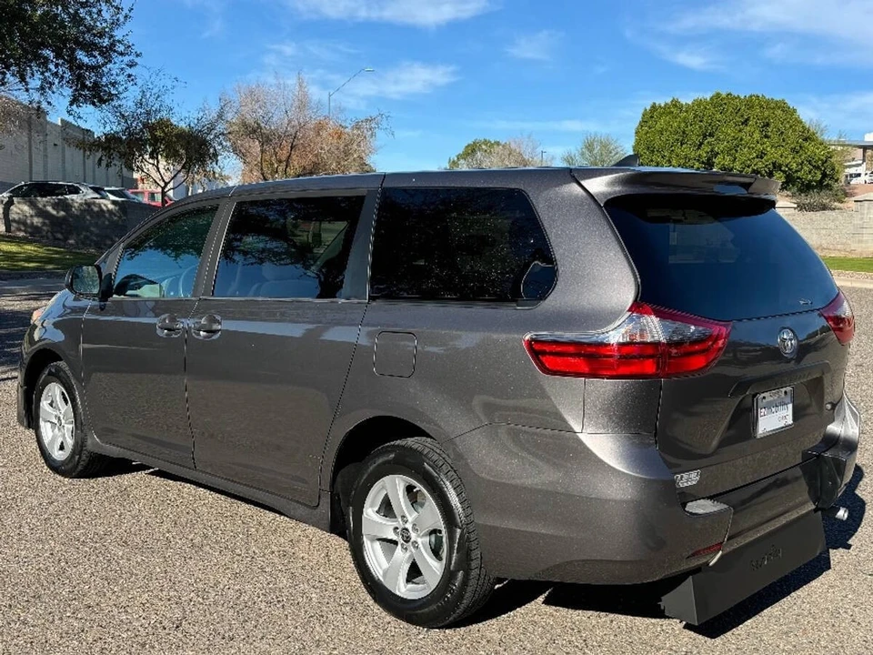2020 Toyota Sienna 3rd Gen - Image 14 of 16