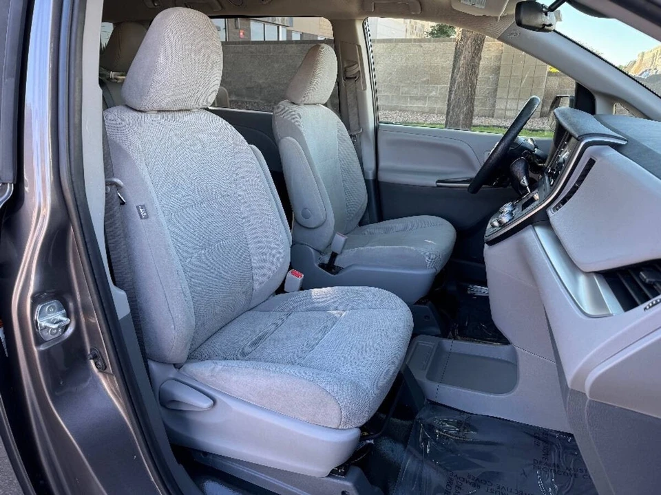 2020 Toyota Sienna 3rd Gen - Image 9 of 16