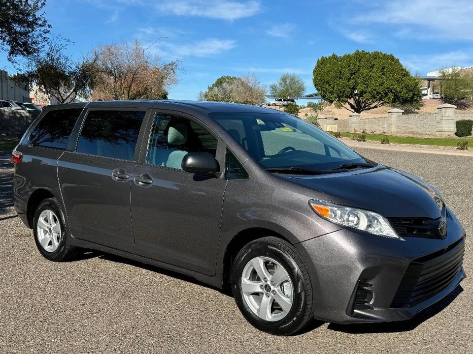 2020 Toyota Sienna 3rd Gen - Image 6 of 16