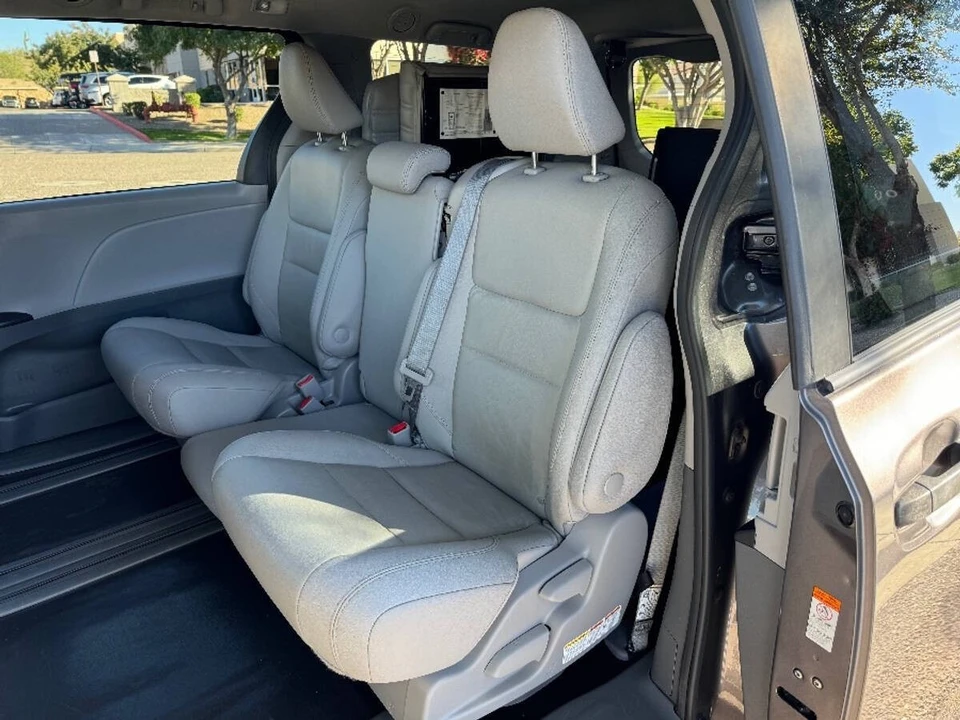 2020 Toyota Sienna 3rd Gen - Image 11 of 16