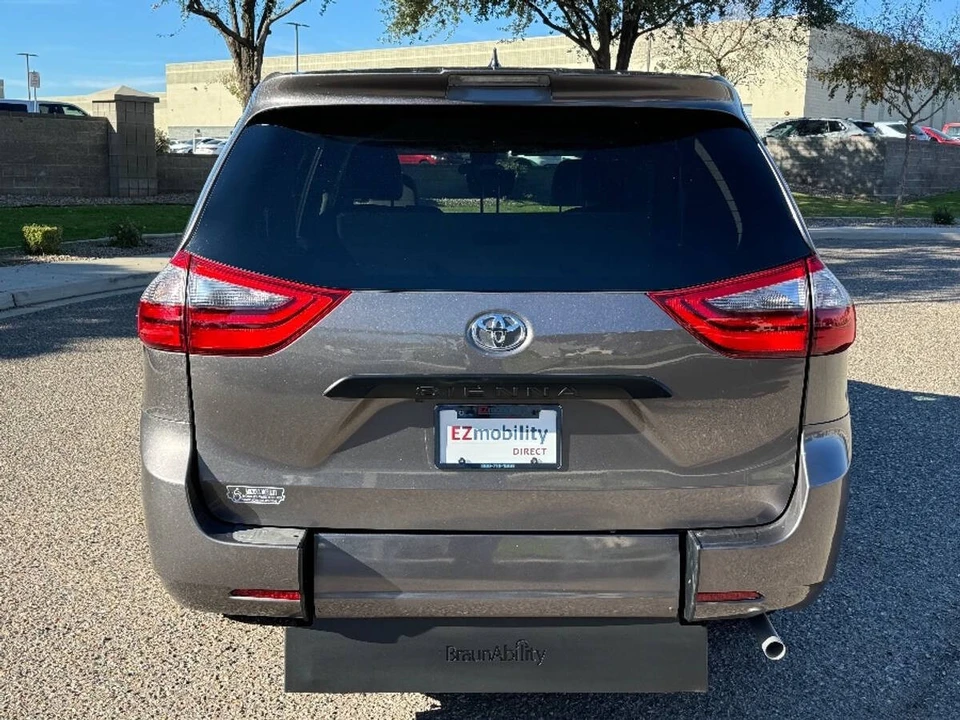 2020 Toyota Sienna 3rd Gen - Image 3 of 16