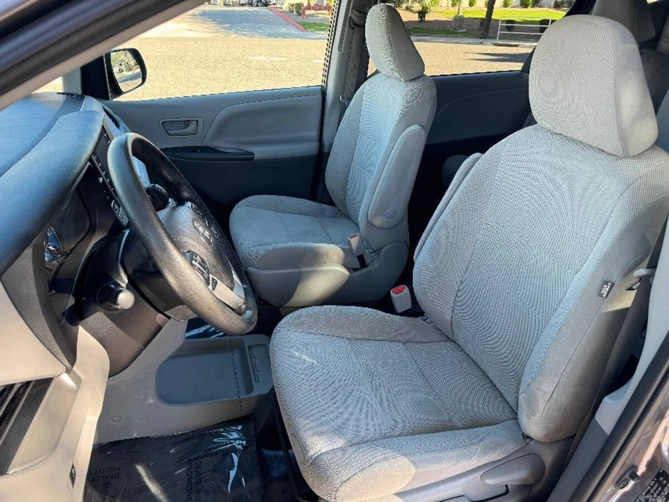 2020 Toyota Sienna 3rd Gen - Image 8 of 16