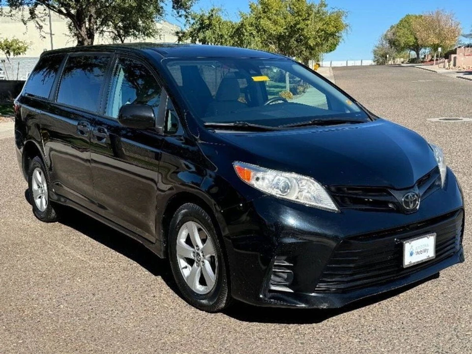 2020 Toyota Sienna 3rd Gen - Image 4 of 13