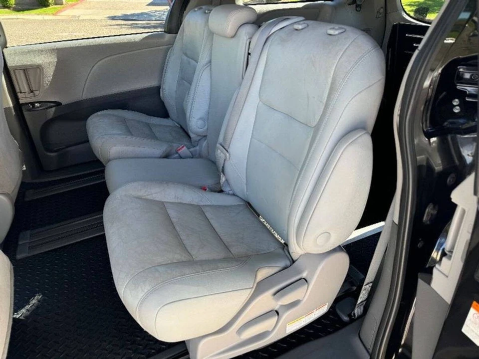 2020 Toyota Sienna 3rd Gen - Image 9 of 13
