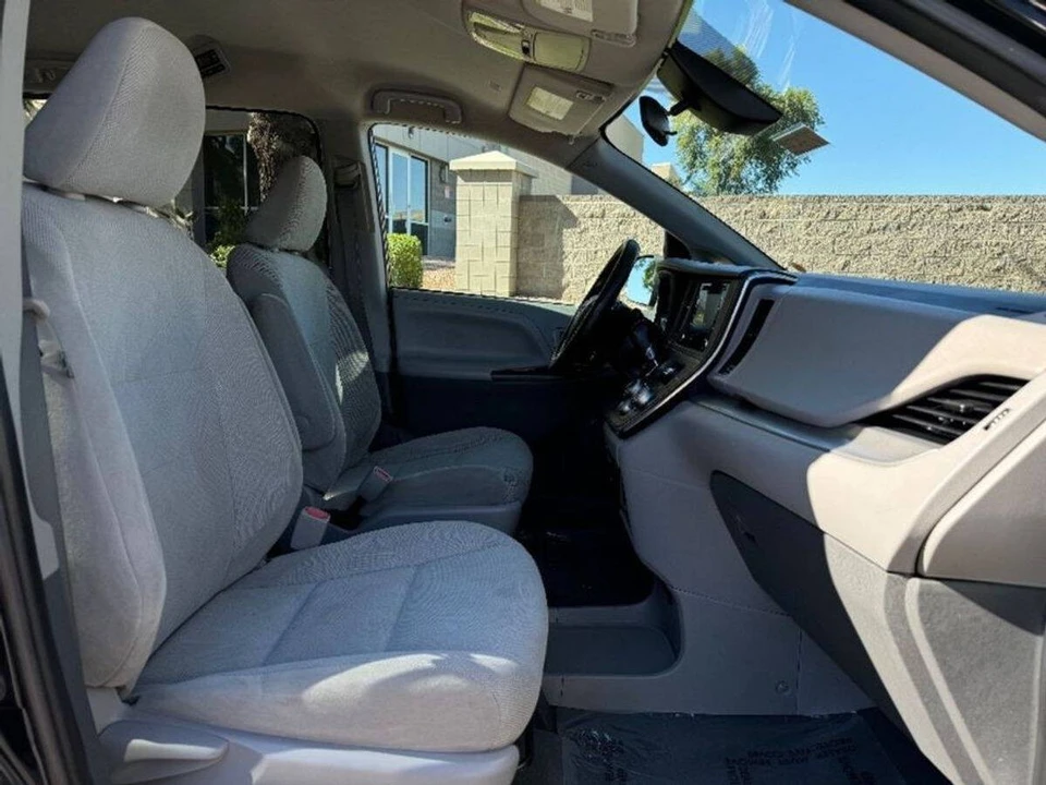 2020 Toyota Sienna 3rd Gen - Image 7 of 13