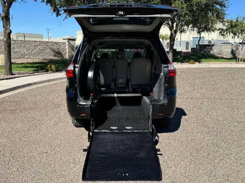 2020 Toyota Sienna 3rd Gen - Image 2 of 13