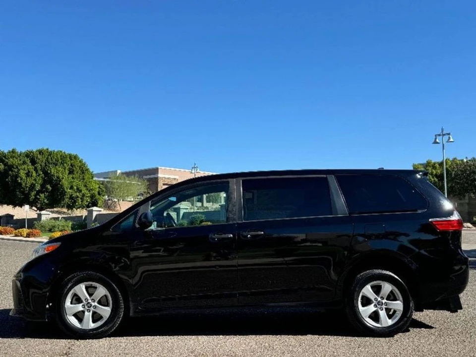 2020 Toyota Sienna 3rd Gen - Image 11 of 13