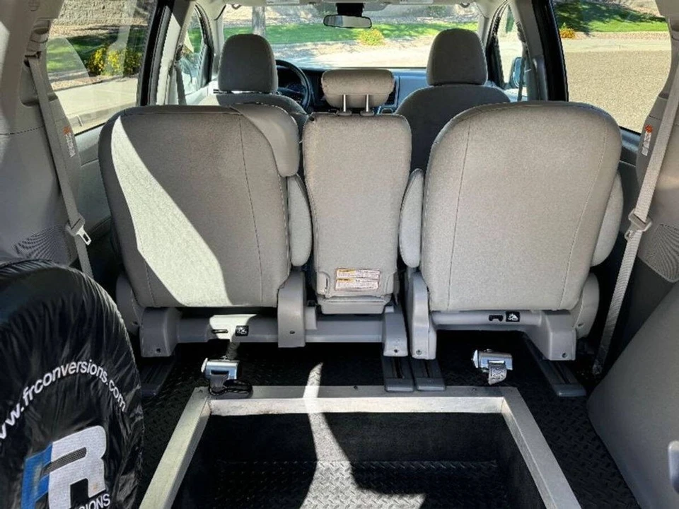 2020 Toyota Sienna 3rd Gen - Image 10 of 13