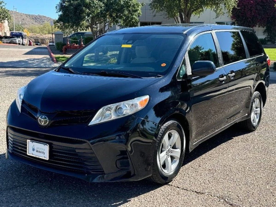 2020 Toyota Sienna 3rd Gen - Image 12 of 13