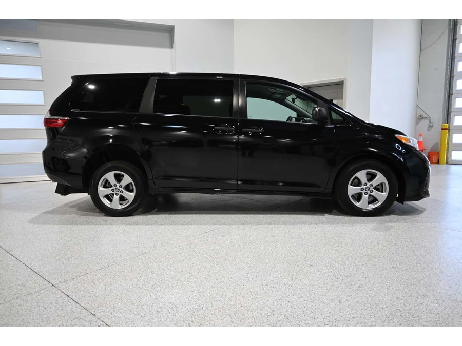 2020 Toyota Sienna 3rd Gen - Image 4 of 12