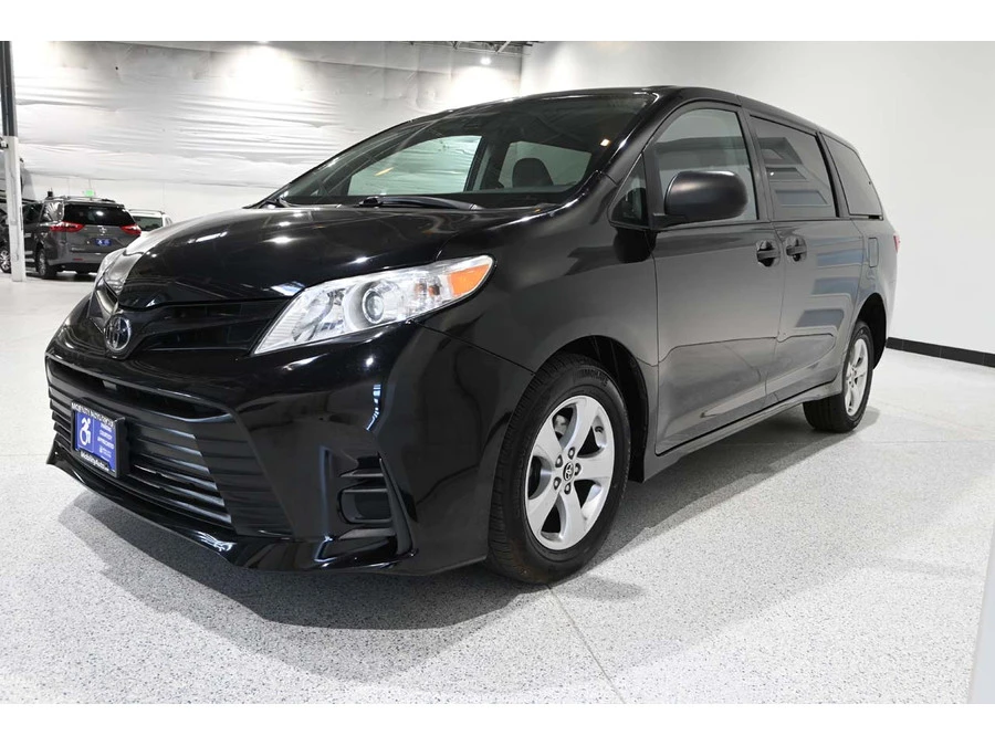2020 Toyota Sienna 3rd Gen - Image 9 of 12