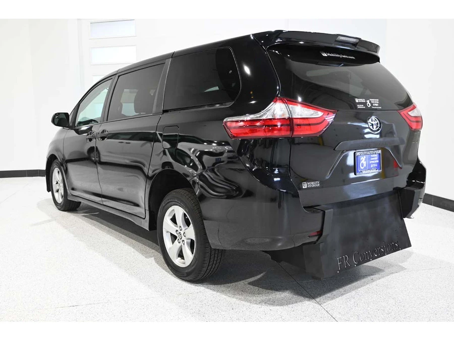 2020 Toyota Sienna 3rd Gen - Image 7 of 12
