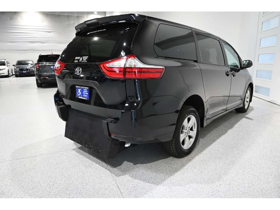 2020 Toyota Sienna 3rd Gen - Image 5 of 12