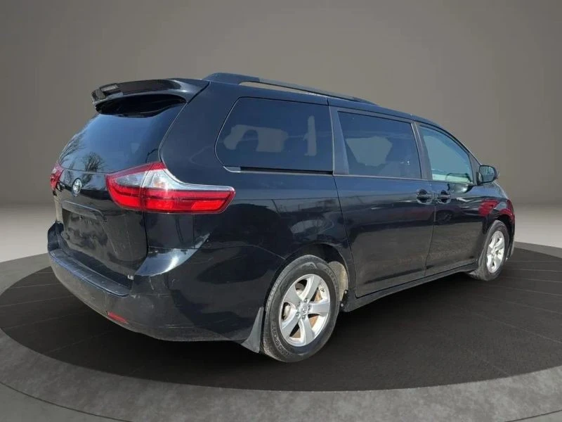2020 Toyota Sienna 3rd Gen - Image 5 of 12