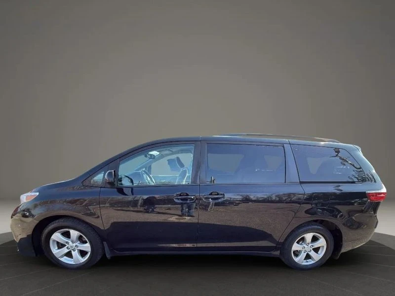 2020 Toyota Sienna 3rd Gen - Image 8 of 12