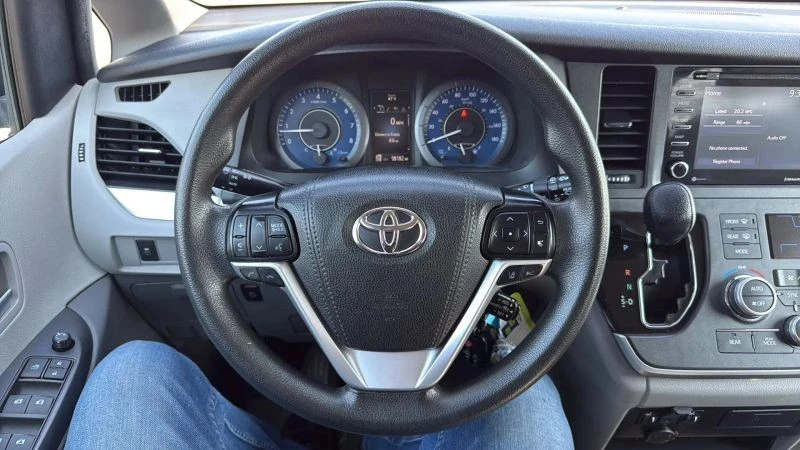 2020 Toyota Sienna 3rd Gen - Image 10 of 12