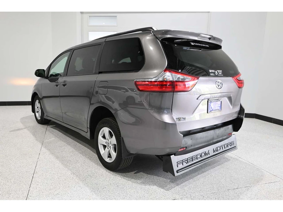 2020 Toyota Sienna 3rd Gen - Image 8 of 12