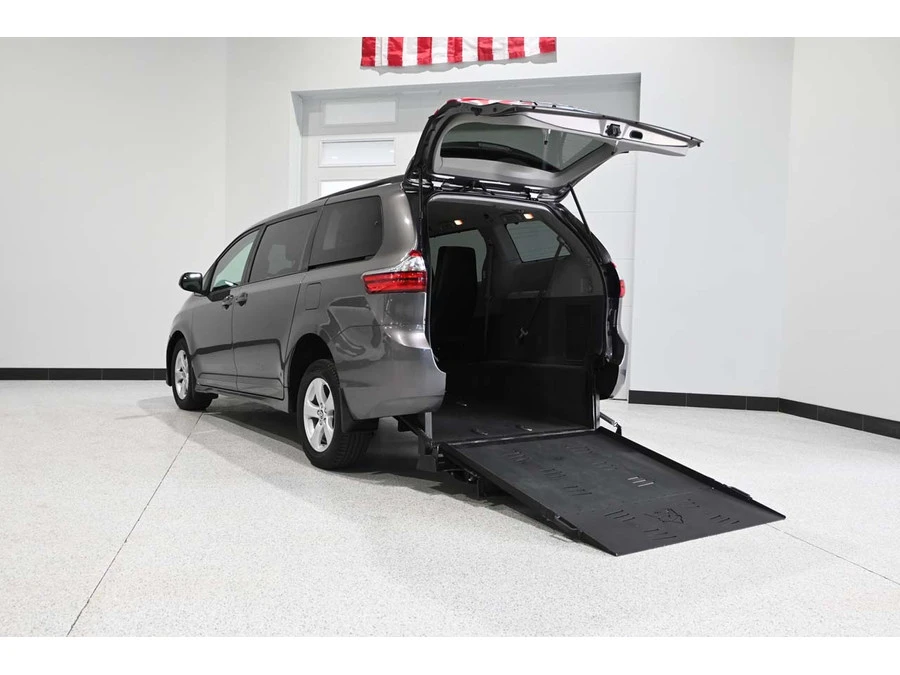 2020 Toyota Sienna 3rd Gen - Image 2 of 12