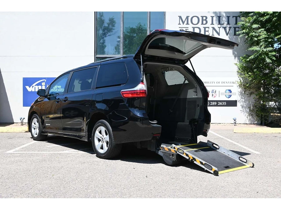 2020 Toyota Sienna 3rd Gen - Image 2 of 12