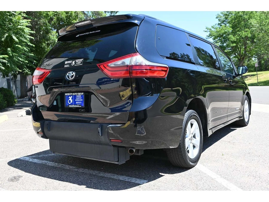 2020 Toyota Sienna 3rd Gen - Image 5 of 12