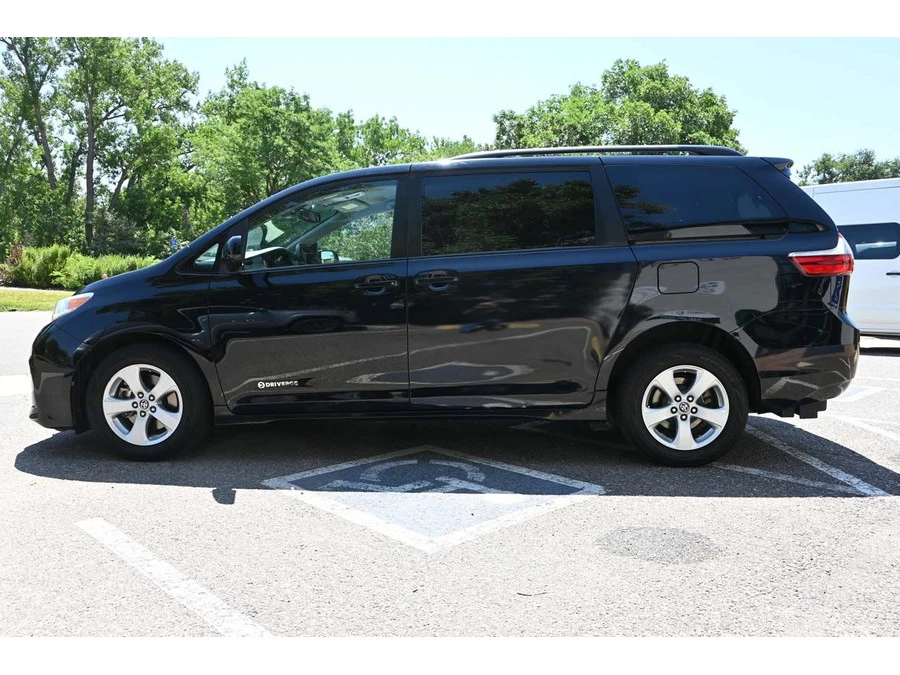 2020 Toyota Sienna 3rd Gen - Image 8 of 12