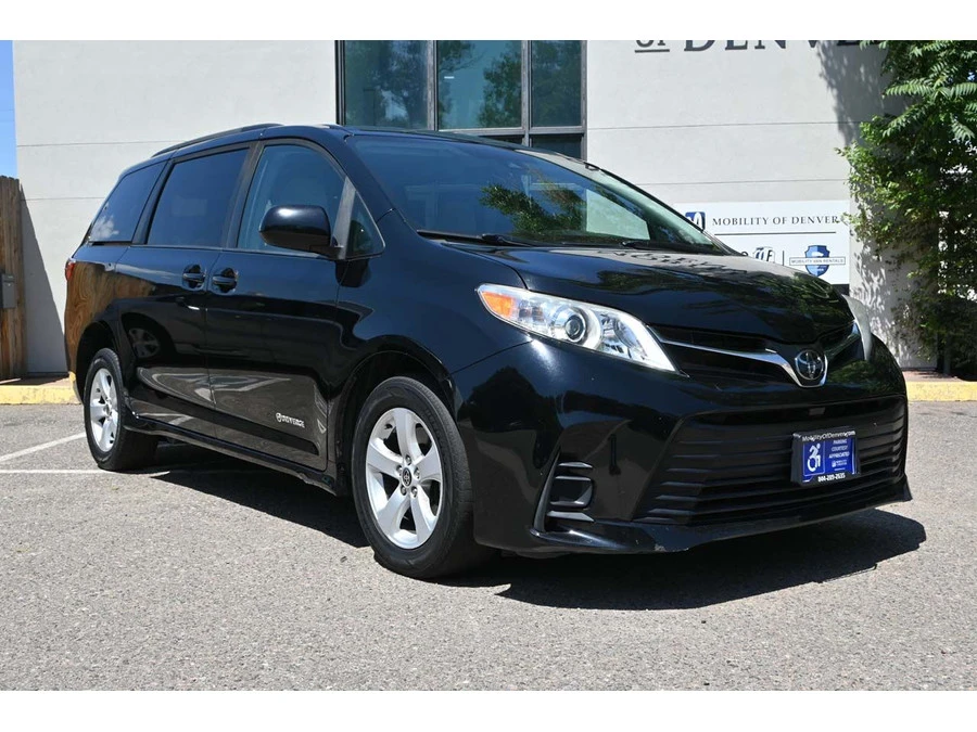 2020 Toyota Sienna 3rd Gen - Image 3 of 12