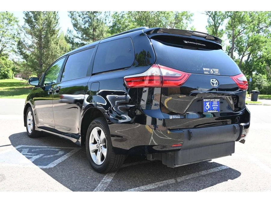 2020 Toyota Sienna 3rd Gen - Image 7 of 12