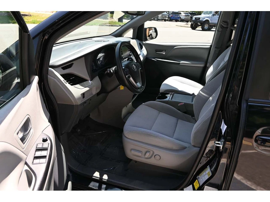 2020 Toyota Sienna 3rd Gen - Image 12 of 12